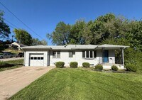 Building Photo - 3 Bed Home with Fireplace Den, Covered Patio & Bonus Living Space