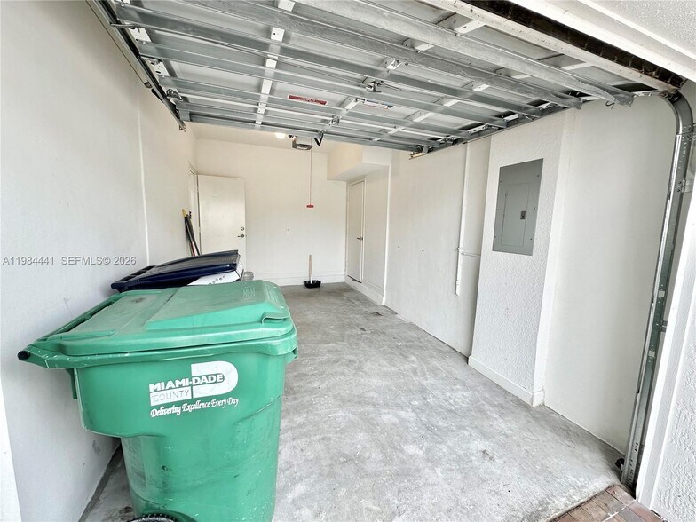 Building Photo - 11522 NW 69th Ter