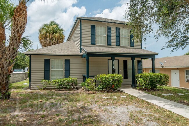 Building Photo - Newly renovated 3-bedroom, 2-bathroom home...