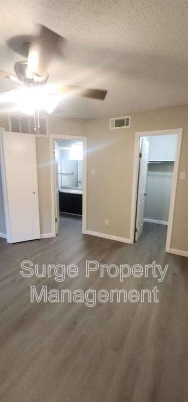 Building Photo - 18333 Roehampton Dr