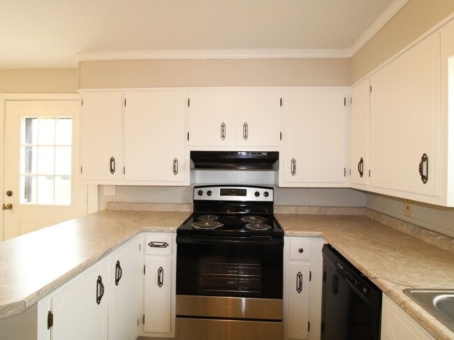 Building Photo - Rental with Country Setting!