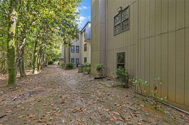 Building Photo - 118 Lablanc Way NW