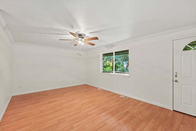 Building Photo - Clearwood Community Home in Yelm For Rent!...