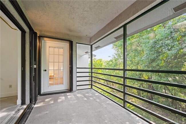 Building Photo - 1210 SE Parkview Pl