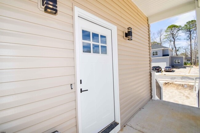 Building Photo - 438A Redwood Ave