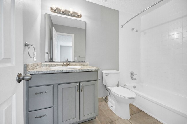 Building Photo - 3 Bedroom 2 Bathroom