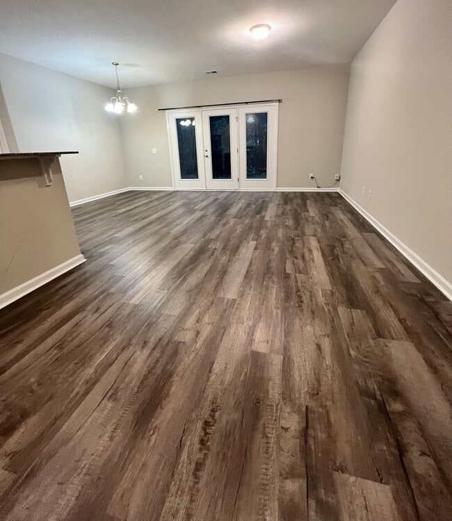 Building Photo - 3 Bedroom/2.5 Bath Townhome in Lakeview Commons