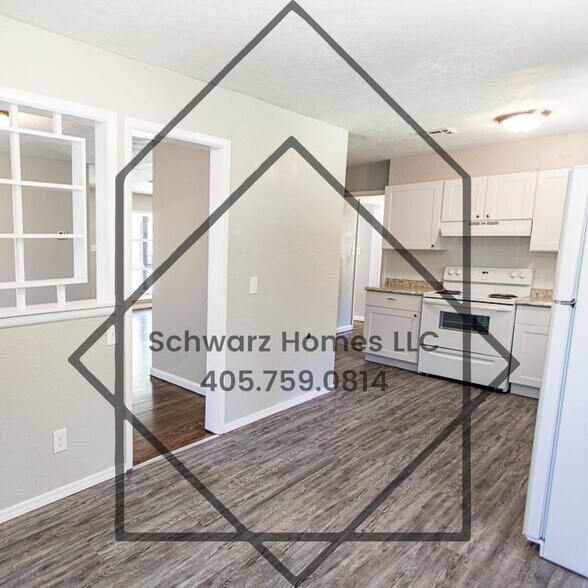 Building Photo - 3009 N Vermont Ave