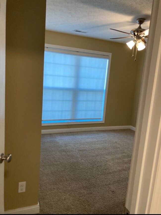 Building Photo - 166 Twin Lakes Dr