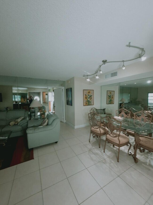 Building Photo - 15461 Lakes of Delray Blvd