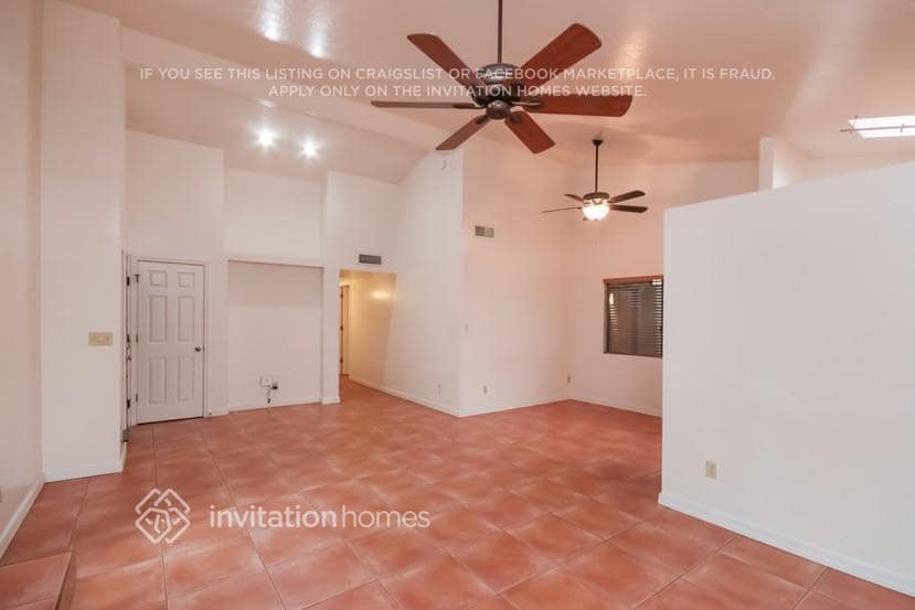 Building Photo - 2234 E Florian Ave