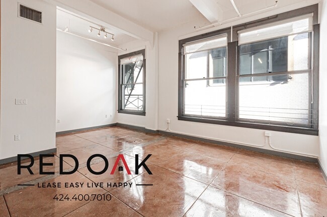 Building Photo - 430 S Broadway