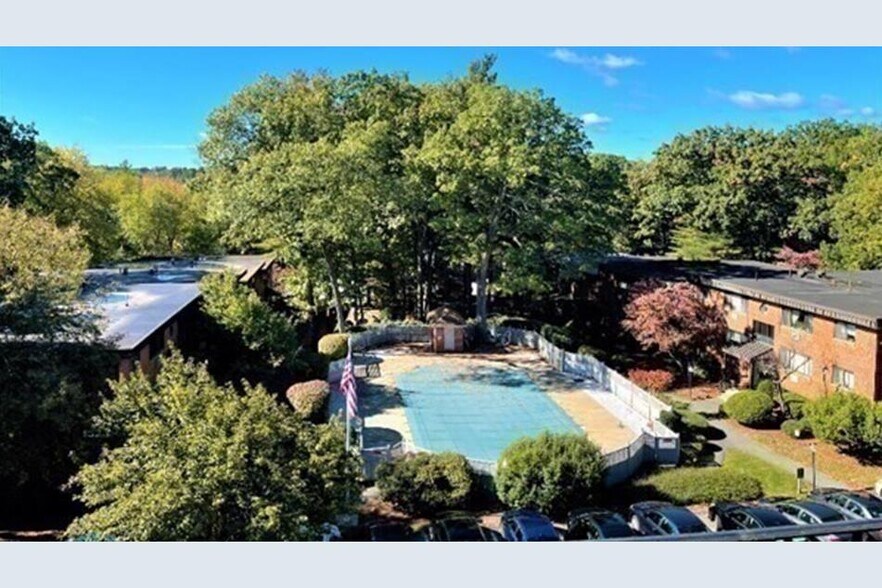 Building Photo - 1325 Worcester Rd