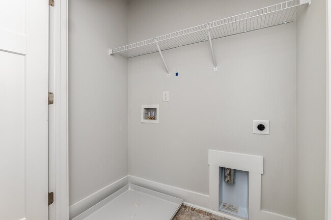 Building Photo - Elegant 3 Bedroom 2.5 Bathroom Townhome Near Downtown Greenville $1,850/mo rent