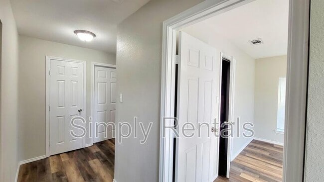 Building Photo - 1704 Langford St