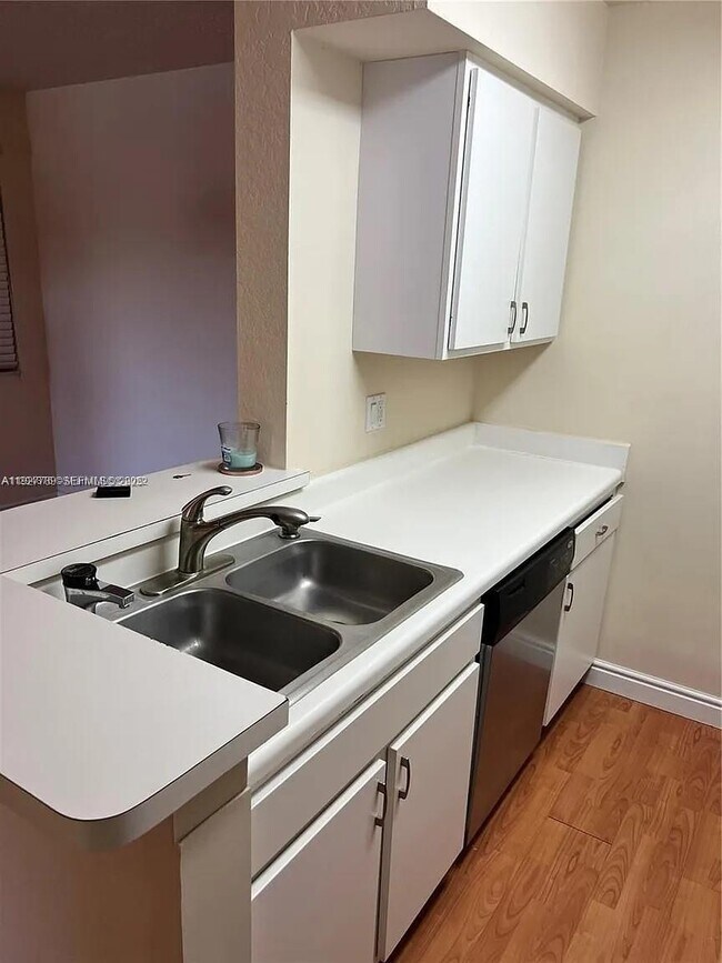 Building Photo - 2880 N Oakland Forest Dr