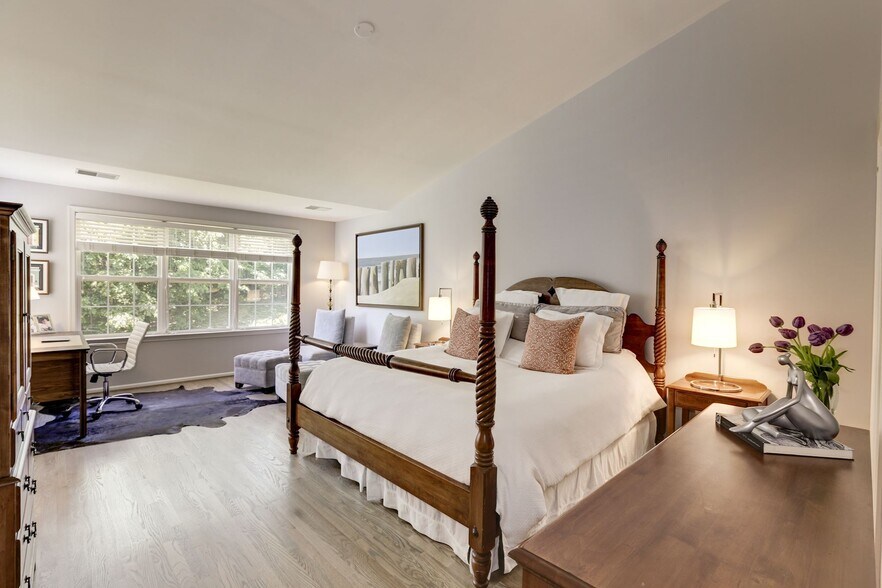 Master Bedroom - 5742 Governors Pond Cir