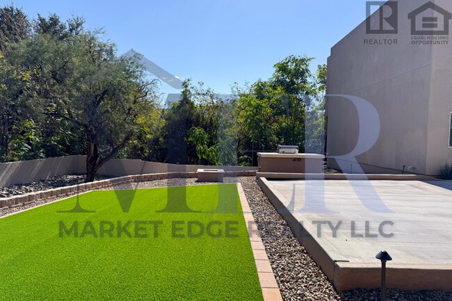 Building Photo - 3Bed/2.5Bath FURNISHED Townhouse in Sedona...