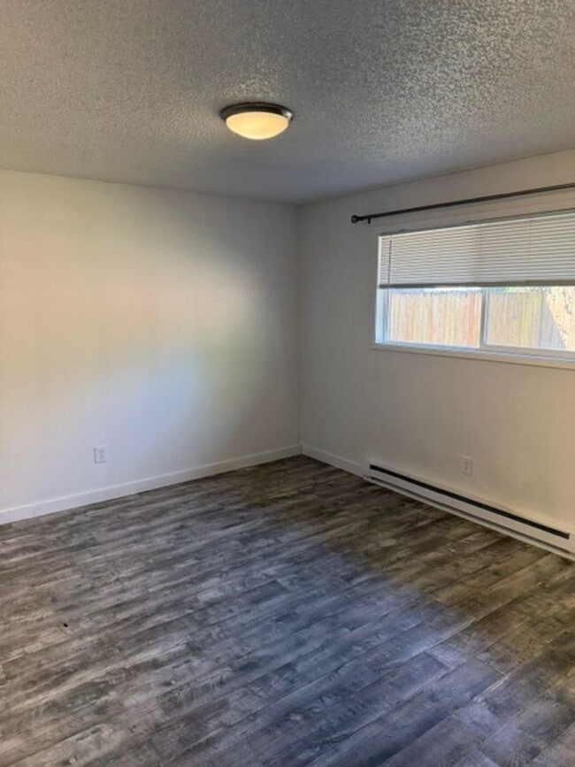 Building Photo - 707 N Holly Dr