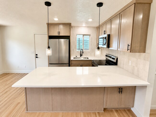 Building Photo - 7407 SW 36th Ave