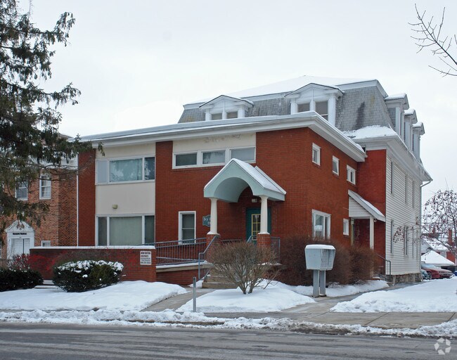 Primary Photo - Ivy Place