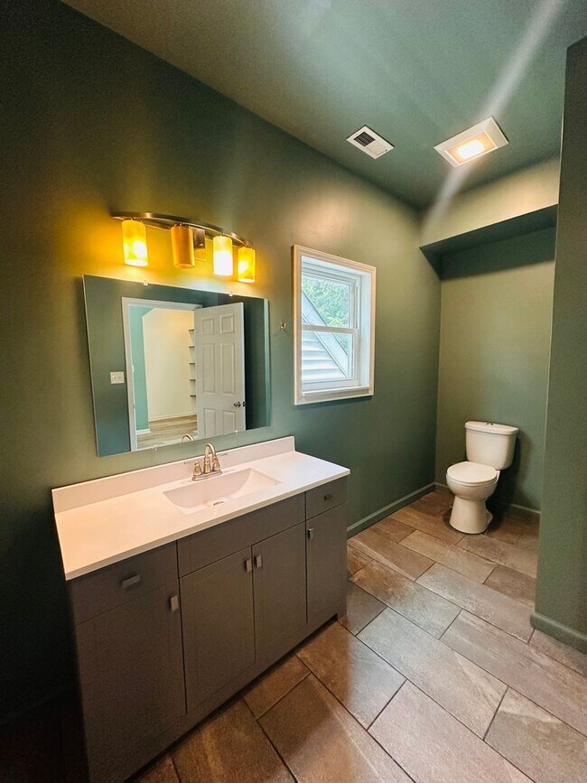Building Photo - Historic Charm Meets Modern Comfort in Shelby Park