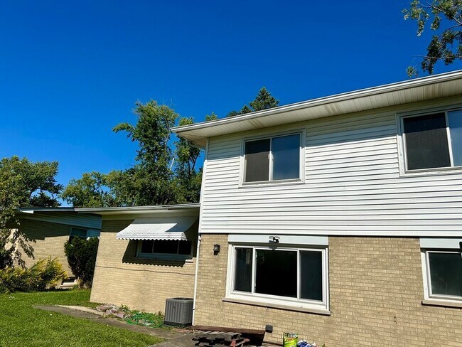Building Photo - 440 W Arquilla Dr