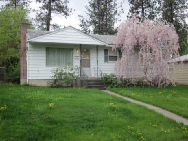 Primary Photo - 1218 E 33rd Ave