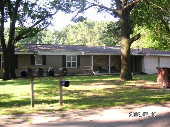 Primary Photo - 128 Scotts Dr