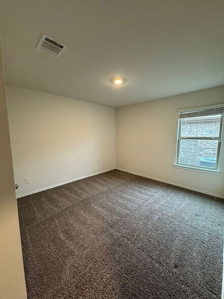 Building Photo - 912 Glover Dr