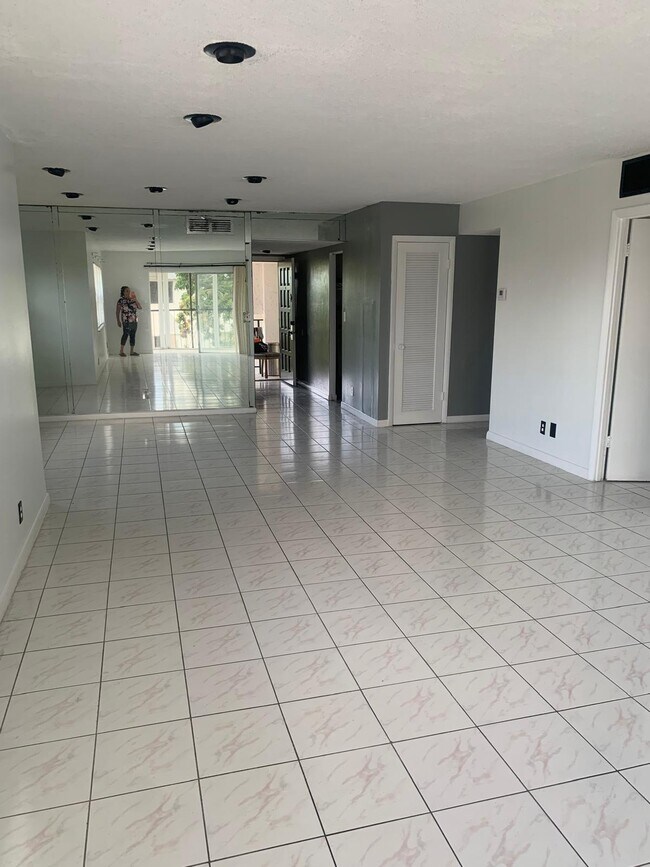 Building Photo - 3360 Spanish Moss Terrace