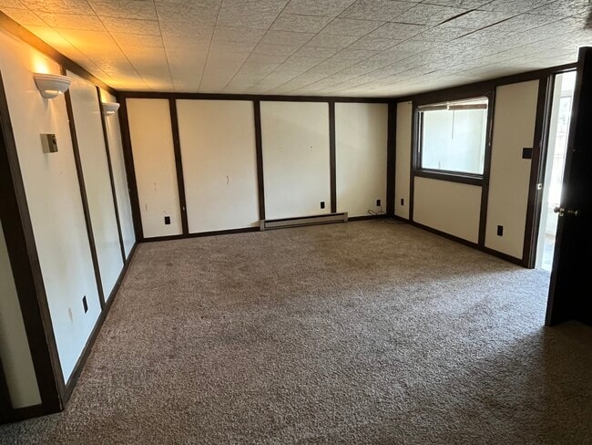 Building Photo - 485 W Perry St