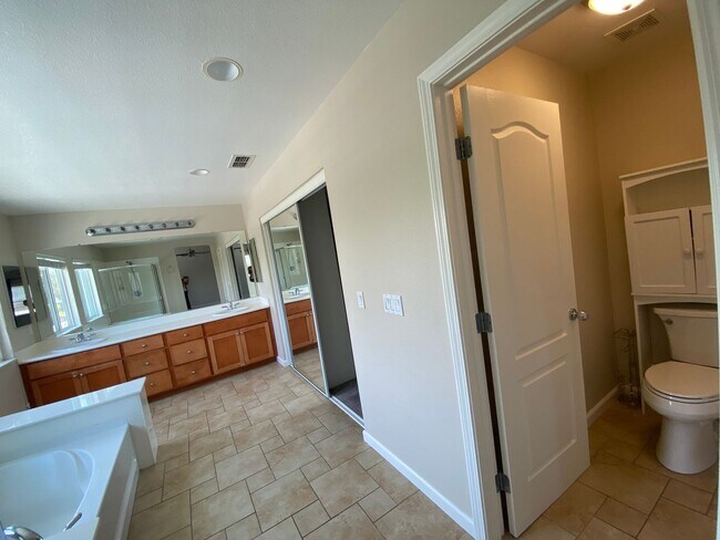Building Photo - 5106 Rowe Dr