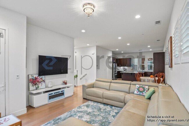 Building Photo - 2008 Confidence Wy