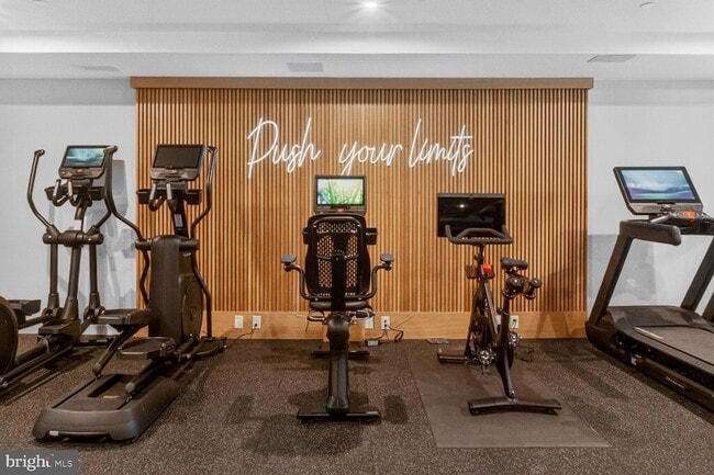 Building Photo - 811 N Columbus St