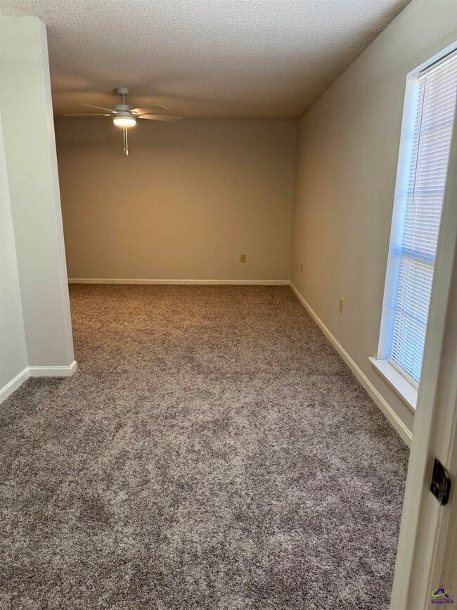 Building Photo - 408 Sunshine Way