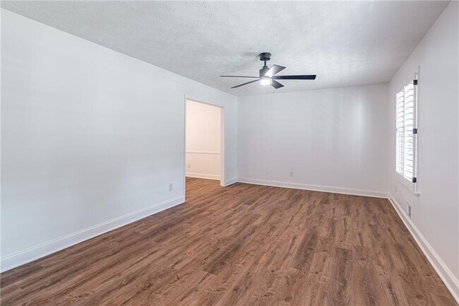 Building Photo - 9630 Pine Thicket Way