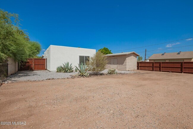 Building Photo - Charming 3bed/2 bath home located in the heart of Tucson, just minutes from the University of Ari...