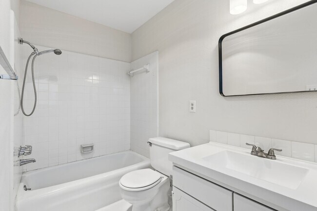 Building Photo - 6422 Burgoyne Dr.