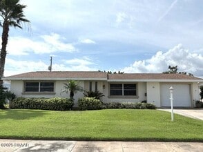 Building Photo - 38 Valhalla Ave