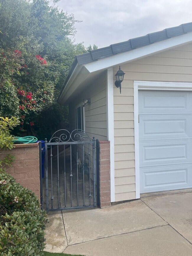 Building Photo - 4119 Bandini St