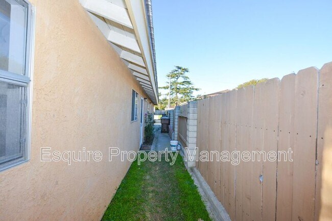 Building Photo - 2120 Rocklyn St