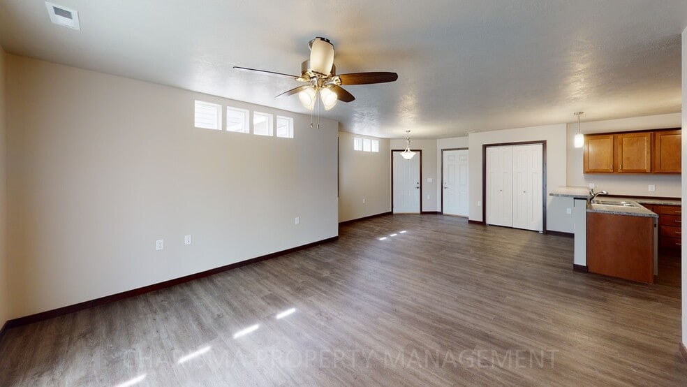 Building Photo - 1427 Kayla Pl