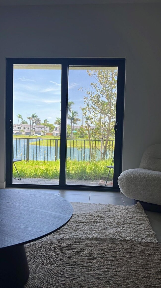 Building Photo - 3024 Green Palm Ct