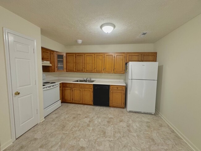 Building Photo - Affordable 3 Bedroom in Bedford