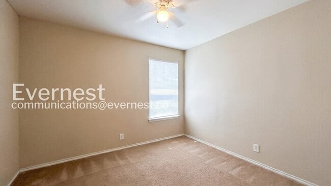 Building Photo - 3 Bed, 3 Bath Home with Garage / Pet-Friendly / Available Now!