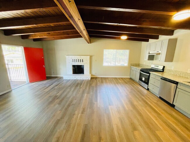Building Photo - Pet friendly 2 bed 1 bath apartment for rent in South Lake Tahoe