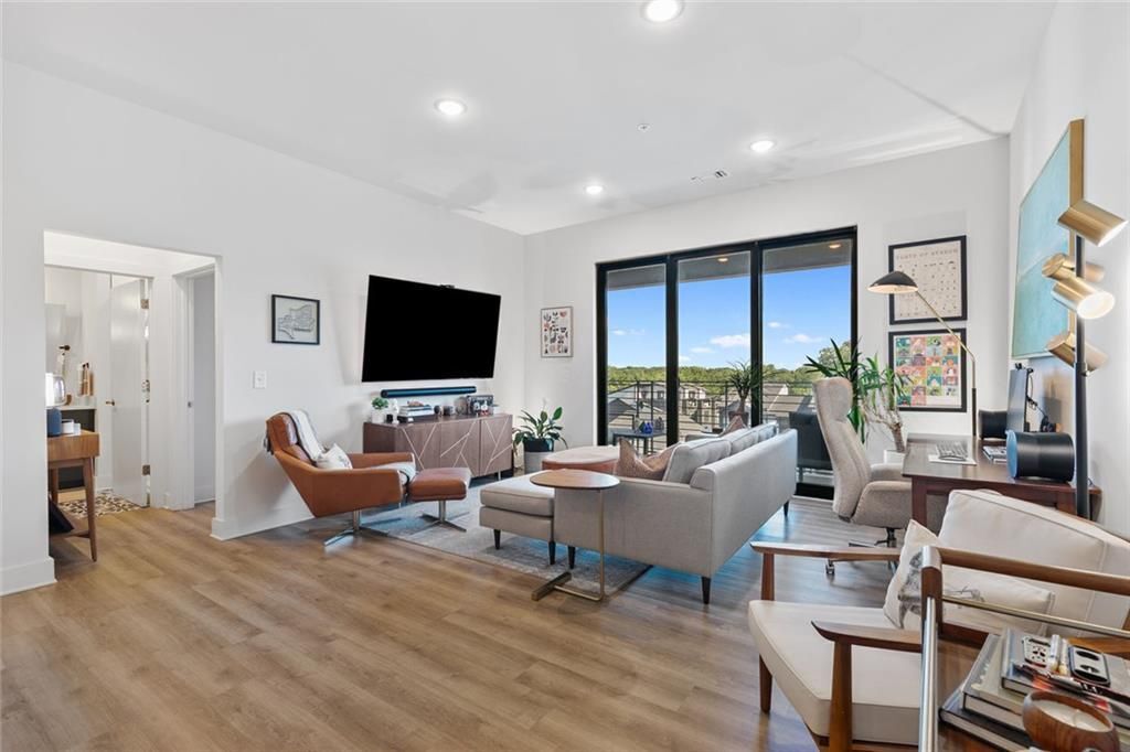 Building Photo - 112 Rogers St SE