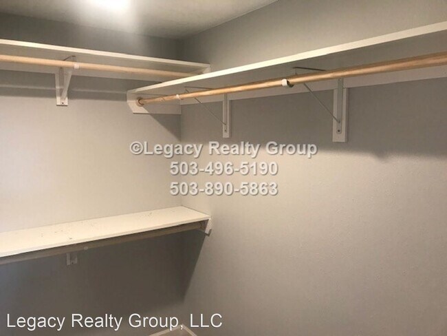 Building Photo - 4 br, 2 bath House - 3935 SE Harrison St