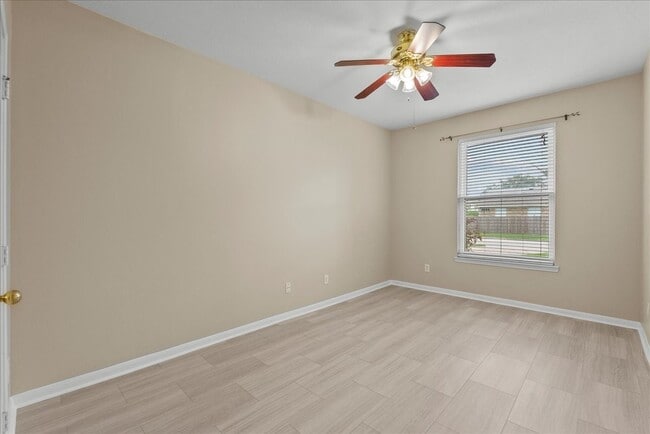 Building Photo - 2758 Laguna Pointe Dr